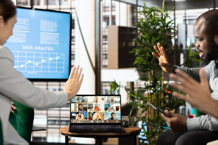 Tem having video call