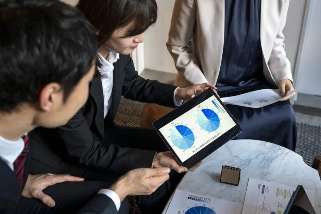 Team discsussing project reports